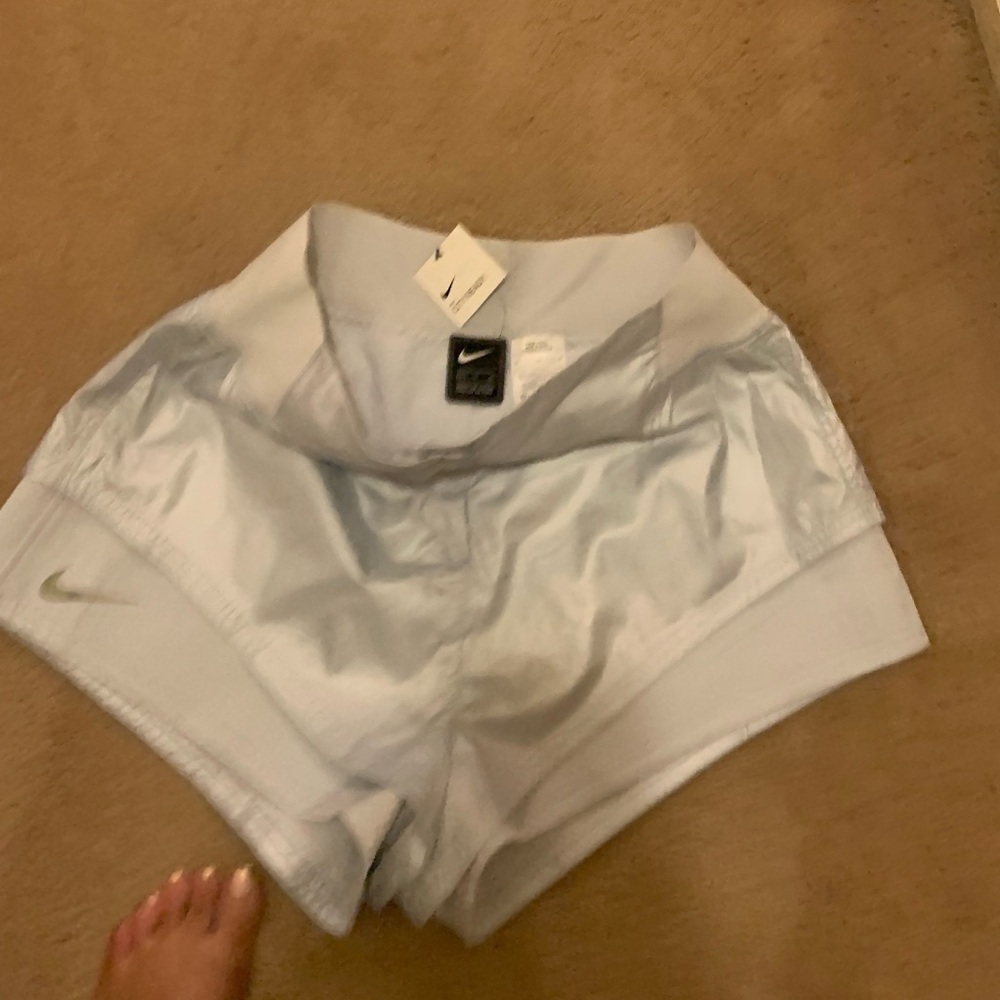 Nike Women's City Ready 2-in-1 Shorts NWT XL silver active streetwear fall - Picture 2 of 12